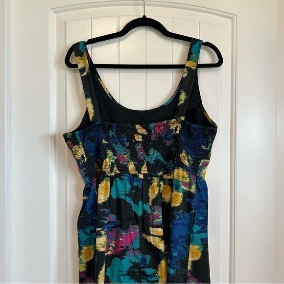 Abstract floral flattering sleeveless tunic top silky flowy feminine adjustable - Picture 3 of 8